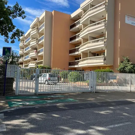 Et A Pied, Air Conditionne Et Parking Prive, Baie De St Tropez Appartement