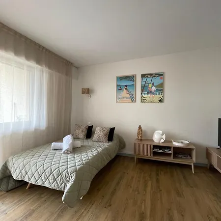 شقة Et A Pied, Air Conditionne Et Parking Prive, Baie De St Tropez